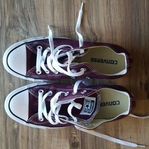Converse All Stars shoes  Size 7 1/2 Burgandy